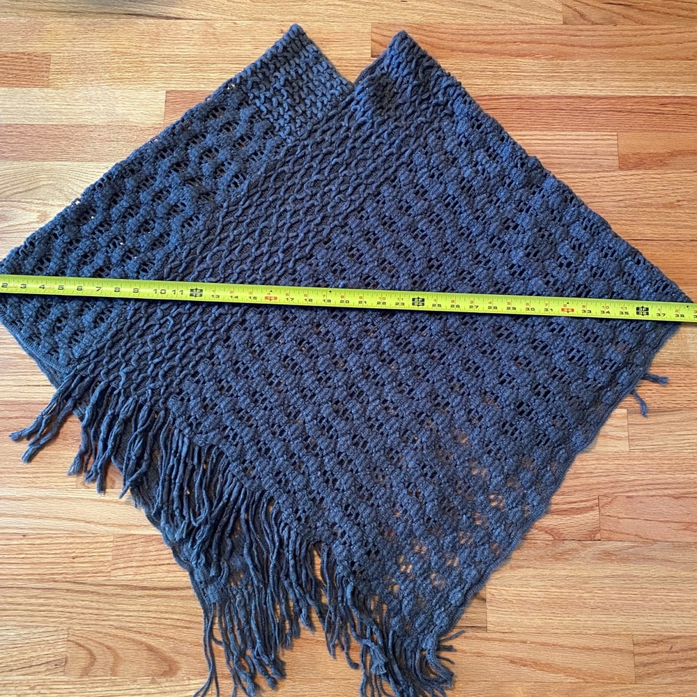 Poncho - Picture 4 of 6